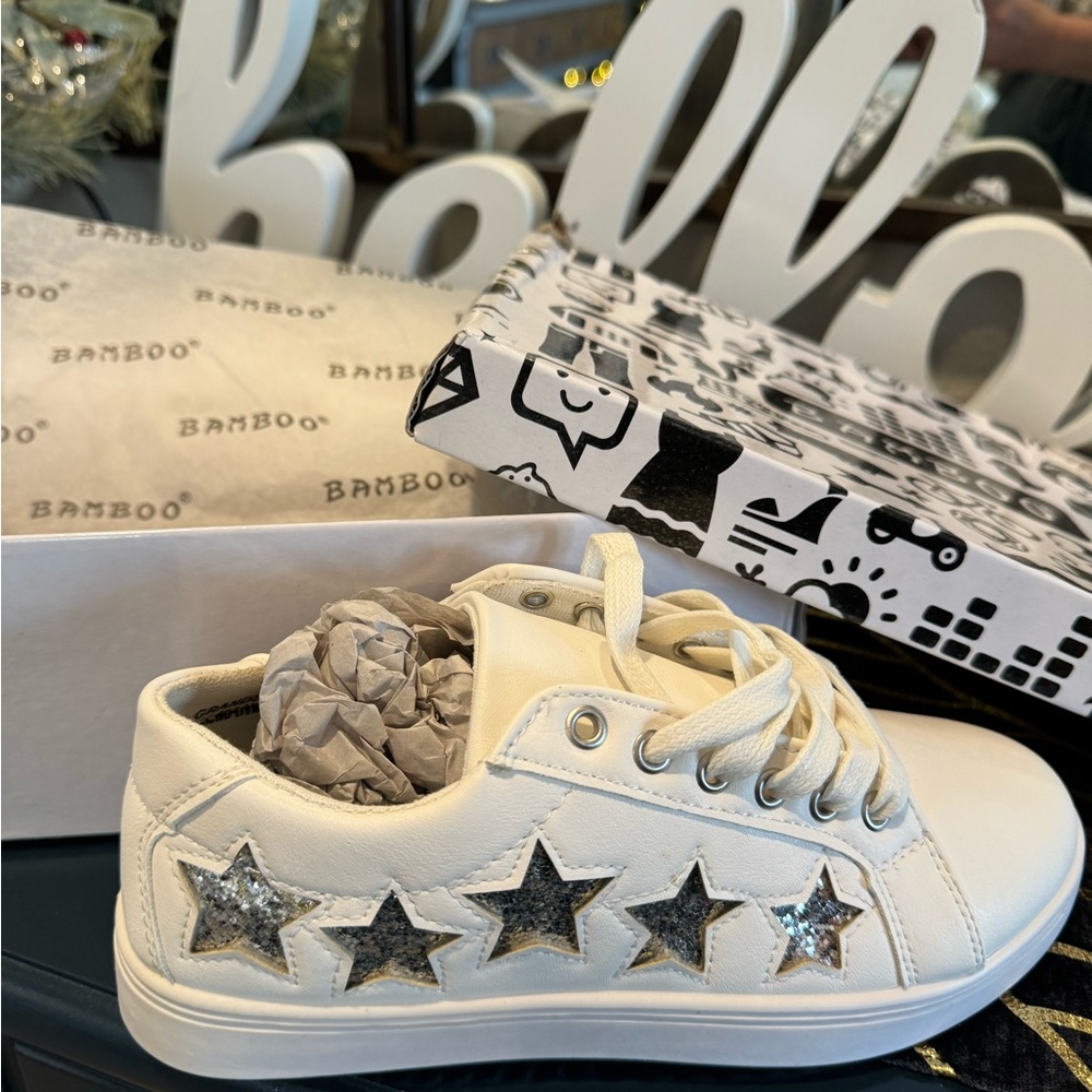 NIB Bamboo glitter, star fashion, sneakers, size 6 / 7.5